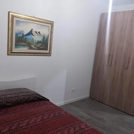 Appartamento Con Tre Stanze Da Letto *